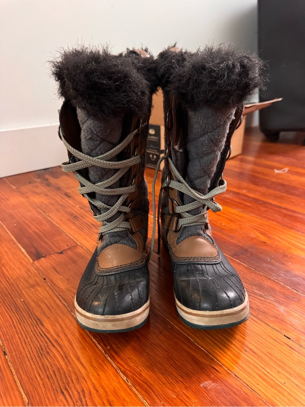 Sorel Women's Black and Brown Lace-Up Winter Boots with Faux Fur Cuff